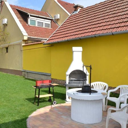 Liliom Apartman Gyula Exterior foto
