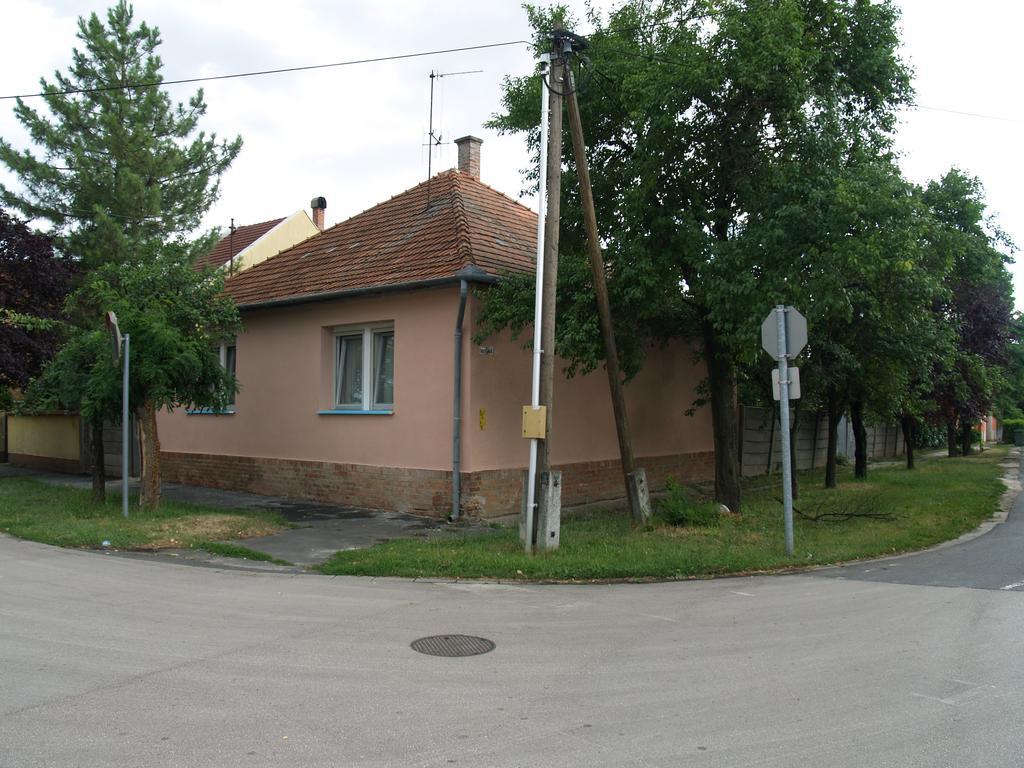 Liliom Apartman Gyula Exterior foto