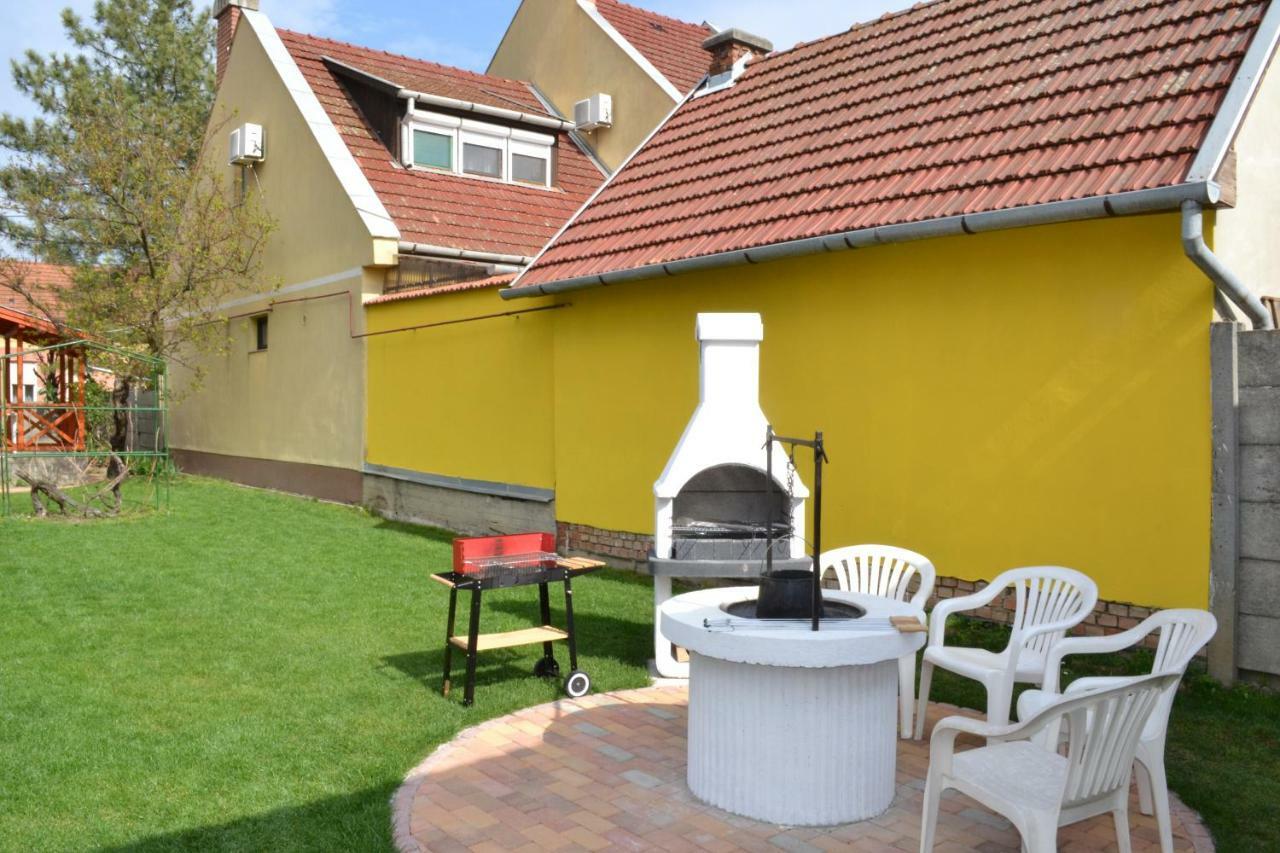 Liliom Apartman Gyula Exterior foto