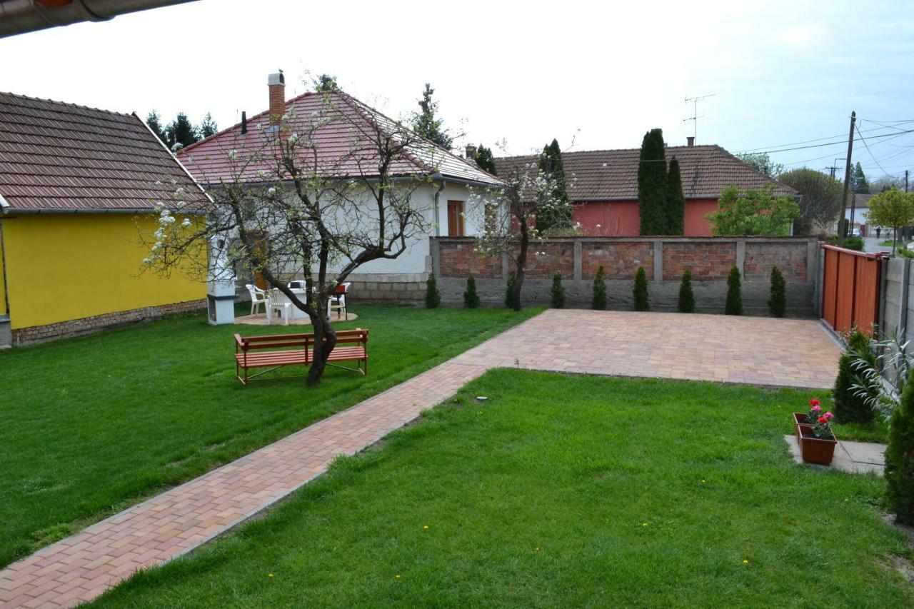 Liliom Apartman Gyula Exterior foto